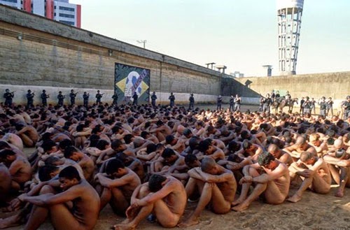 Prisión militar de Tadmor, Siria, conocida por la masacre de 1980 en la que Rifaat Ali al-Assad, tío de Bashar al-Assad asesinó a miles de miembros de los Hermanos Musulmanes tras un atentado fallido contra su vida. 