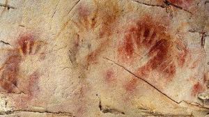Cueva de El Castillo, Cantabria: conjunto de manos en negativo con una antigüedad de 40.000 años. Convivencia de Neandertal y Sapiens.